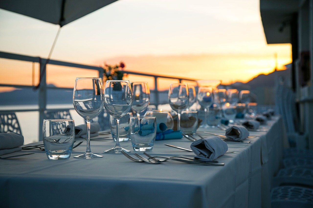 table, glassware, cutlery, silverware, stemware, nature, dining table, dinner table, table setting, table set-up, dinner, luxury, restaurant, sunset
